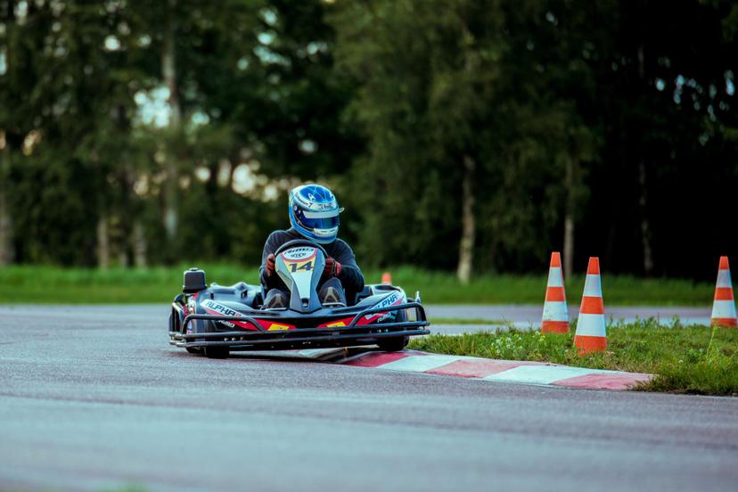 Kardisõit kahele FK Keskuse välikardirajal