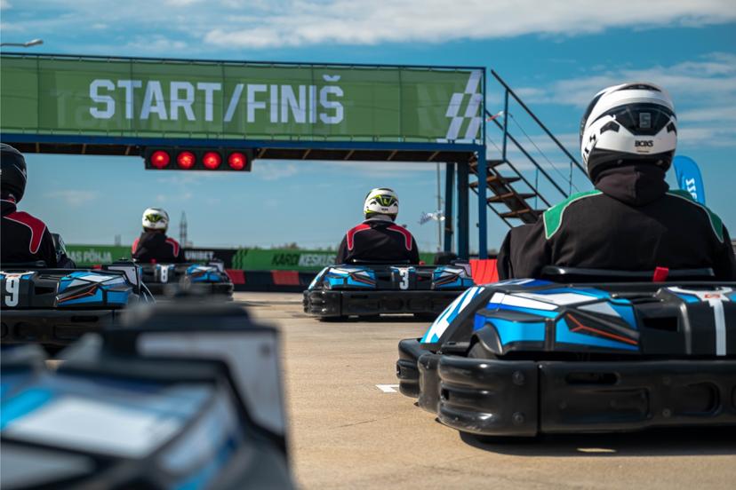 Haarav kardisõit kahele Unibet Kardikeskuses