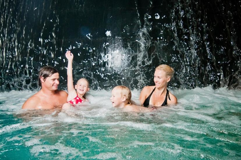 Perepakett koos Tervise Paradiisi veekeskuse külastusega | P-N