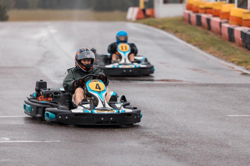 Kardisõit Kuningamäe võistluskardirajal kahele