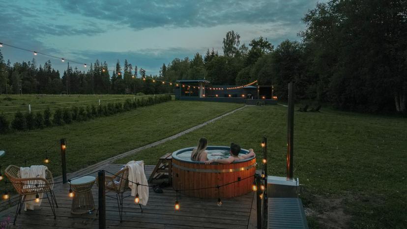 Elamuspuhkus Pärnu jõe kaldal