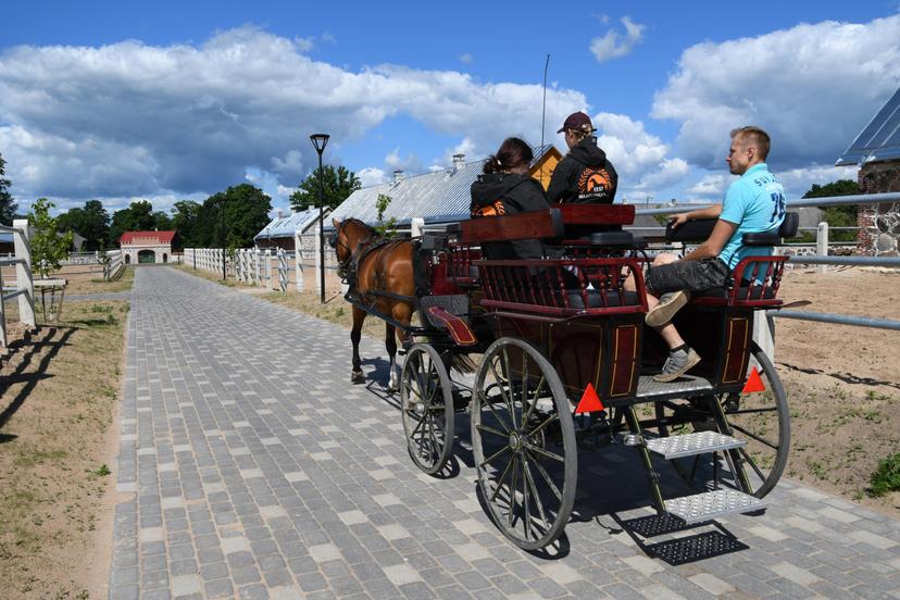 Tori Hobusekasvanduses „Hoburakendiga sõit“